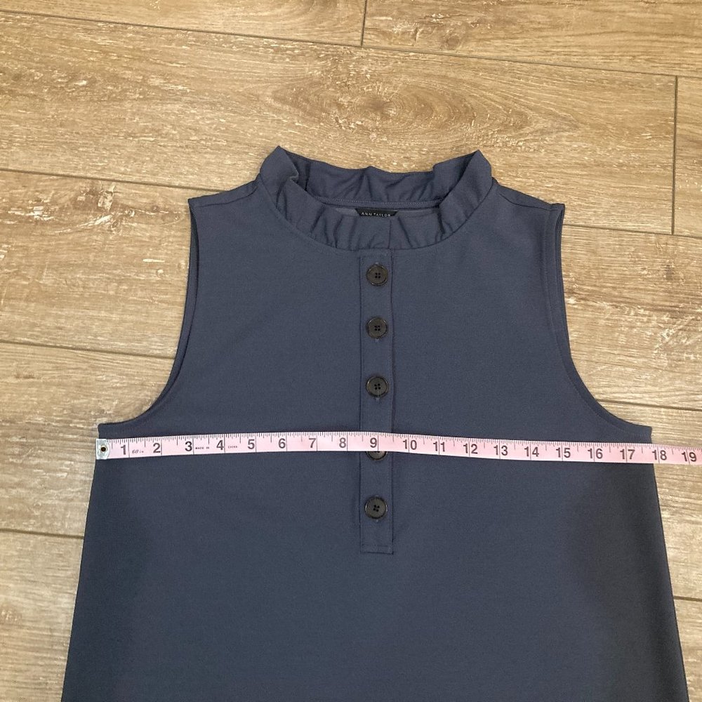 Ann Taylor Gray Sleeveless top with Ruffle Collar Size Small - Picture 4 of 7